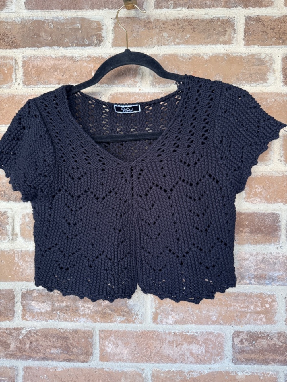 ViVI Black Cropped Openwork Heart Knit Top